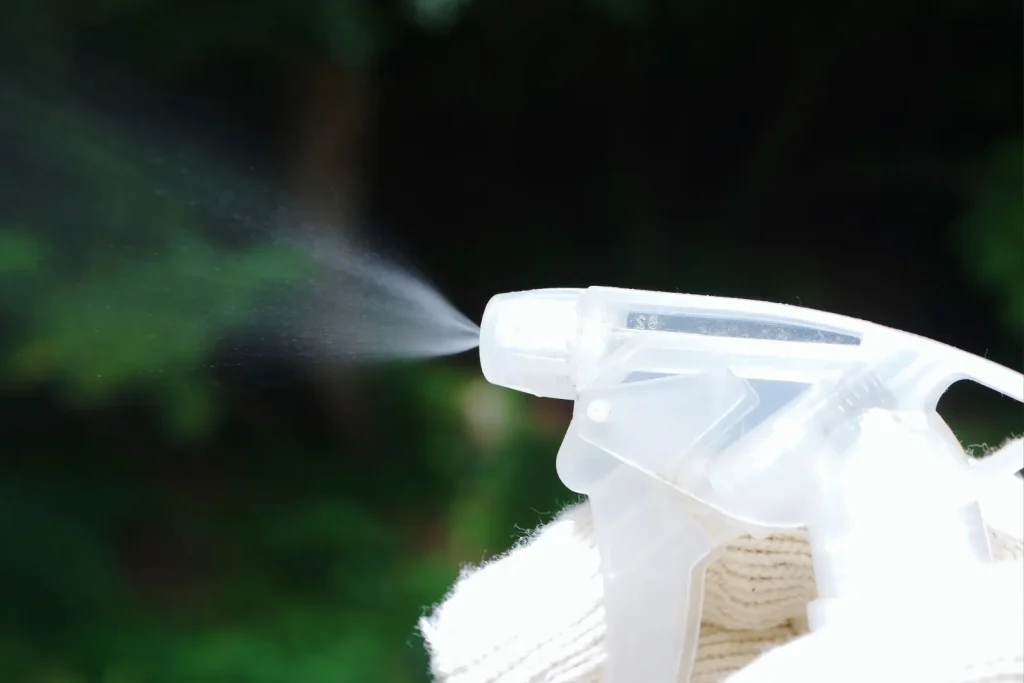 手持ちスプレーを噴射